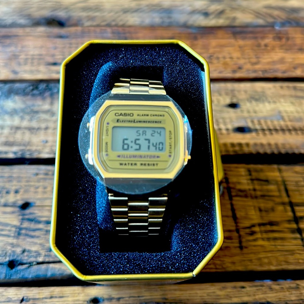 CASIO VINTAGE GOLD WATCH